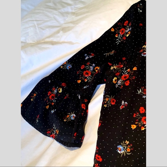 Ardene Floral Blouse, Size Medium. EUC. - Picture 2 of 6